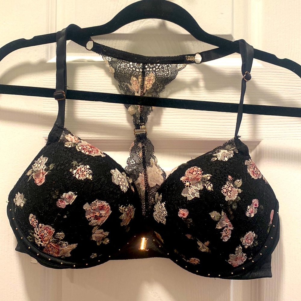 Victoria’s Secret pink front close bra